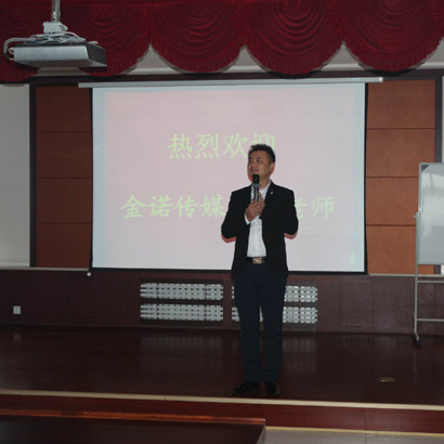 聽國學(xué)講座，習(xí)傳統(tǒng)文化               